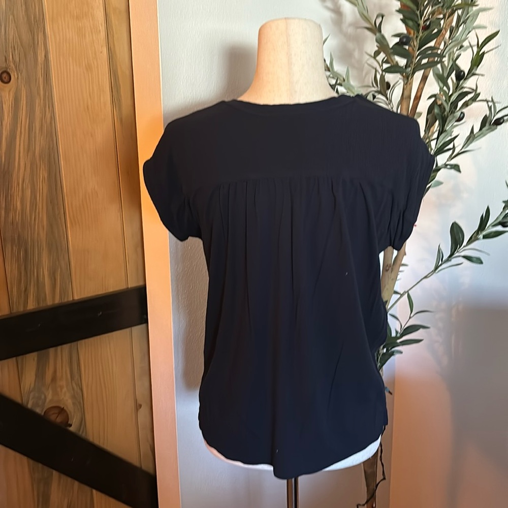 Lift size small short sleeve shirt v neck navy